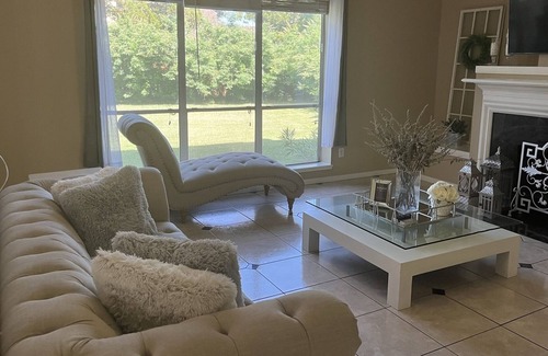 Houston House | Beautiful home, perfect for family dinners