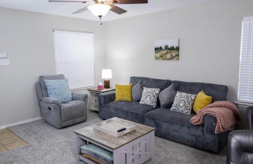 Fort Worth House | Beautiful Home Quiet Area 30 Days Minimum Stay
