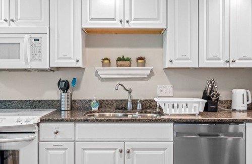 Elon College House | Beautiful Home Walking Distance to Elon University