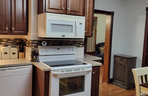 Neelyton Bed & Breakfast | Beautiful home with perfect location for EBT and train enthusiasts!