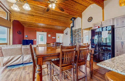 Cimarron House | Beautiful Home with WiFi, Wood Stoves, Private Washer/Dryer, and Mountain Views