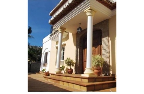 Velilla-Taramay Ski Chalet | Beautiful house with pool