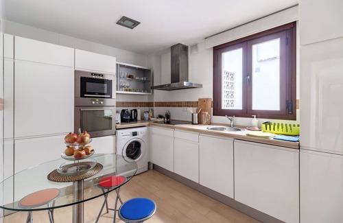 San Ildefonso House | Beautiful house- Albaicín- City center. Parking for large cars