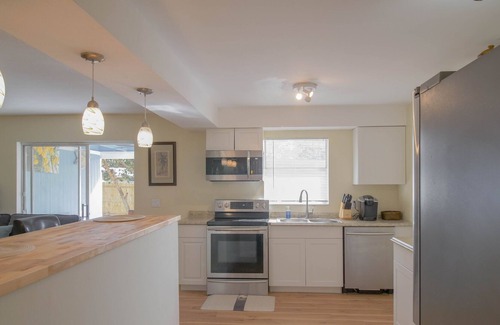 Cocoa House | Beautiful house close to the cruise ports and beach!