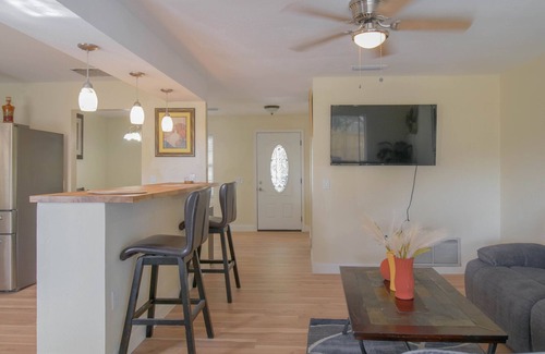 Cocoa House | Beautiful house close to the cruise ports and beach!