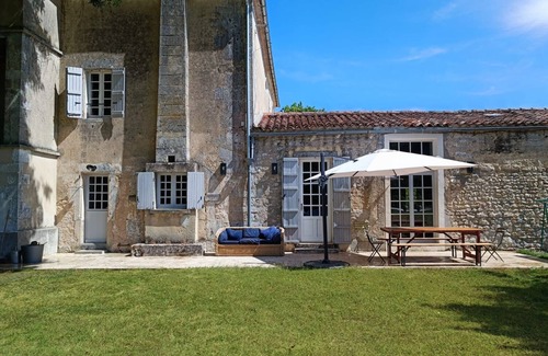 Bourg-Charente House | Beautiful house with swimming pool on the banks of the Charente river