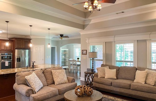 Pangburn House | Beautiful House on the River! Book now for Spring & Summer 2025!