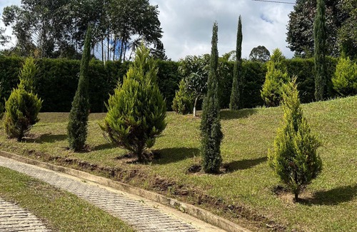 El Penol Ski Chalet | Beautiful House With Views To The Reservoir And Wonderful Waterfalls.