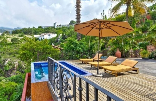 Taxco House | Beautiful house with pool and view of Taxco