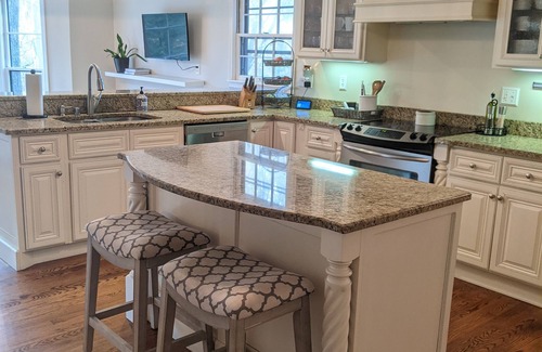 Prospect House | Beautiful Hunting Creek Neighborhood Derby Rental, sleeps 12 ppl