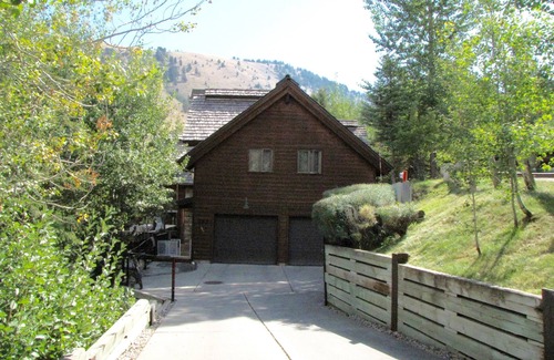 Jackson House | Beautiful In-town Home with Teton Views Next to Forest