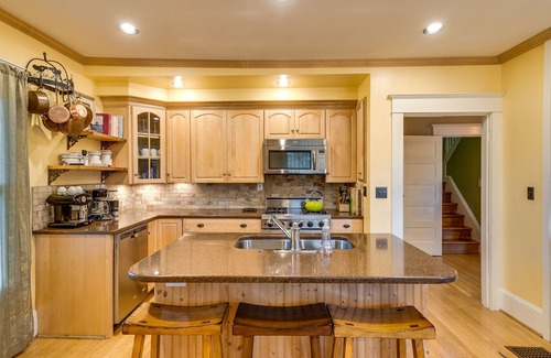 Irvington Apartment | Beautiful Irvington Apartment near City Center!