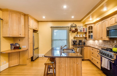 Irvington Apartment | Beautiful Irvington Apartment near City Center!