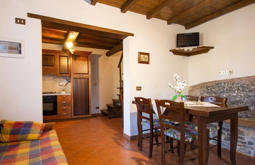 Fabbriche di Vallico Villa | Beautiful apartment in villa for 6 people with WIFI, pool, TV, patio and pets allowed