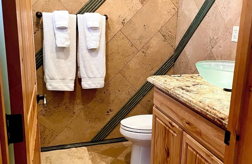 Idyllwild Cabin | Beautiful lodge on creek, full bath, AC, WiFi, many amenities! Hot tub views!