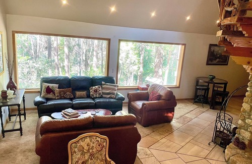 Idyllwild Cabin | Beautiful lodge on creek, full bath, AC, WiFi, many amenities! Hot tub views!