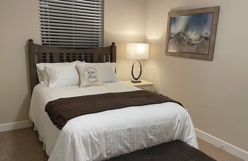 Peninsula Village Villa | Beautiful Lake Almanor Villa, Lake View, BOAT SLIP 4 BR / 3 Ba wireless Internet