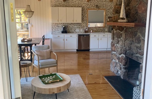 Mid America House | Beautiful Lake Escape