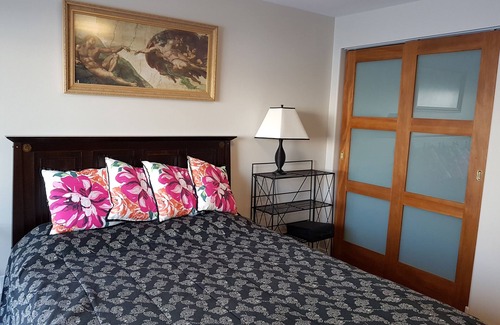 Vernon House | Beautiful Lake Front on Okanagan Lake - Kayaks, Bicycles and Buoy for Boat