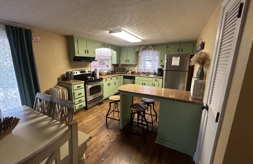 Dandridge House | Beautiful Lake Front Home overlooking Lake Douglas with Golf Cart!