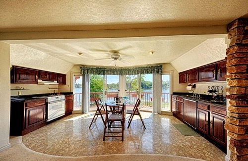 Mecosta Cottage | Beautiful Lake House On Large Private Peninsula