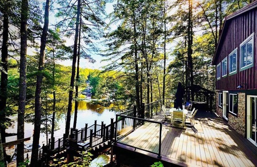 East Wakefield House | Beautiful Lake House on Belleau 100 ft of Waterfront! Kayaks, Jacuzzi 3100 sqft!