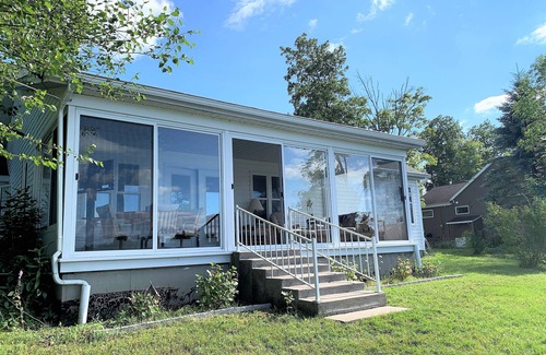 Mariaville House | Beautiful Lake House with Stunning Sunsets