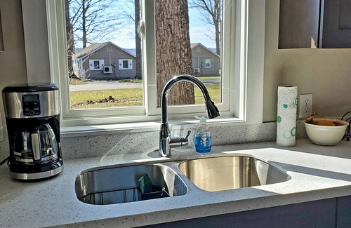 Traverse City Cottage | Beautiful Lake Leelanau, Minutes to Traverse City and all of Leelanau County