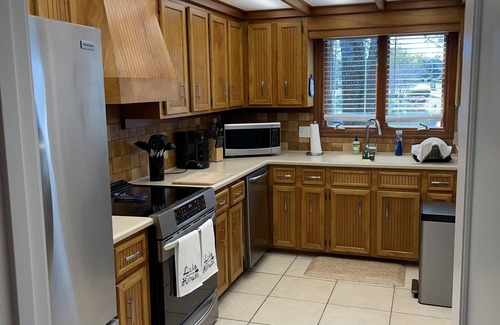 Columbia Cottage | Beautiful Lake Murray home with big water views