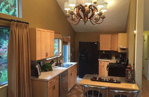 Sudden Valley House | Beautiful Lake Whatcom/Sudden Valley House Rental steps from the water