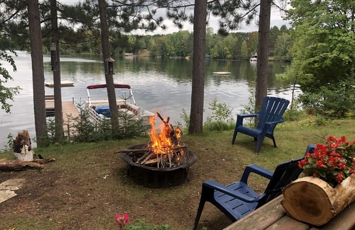 Florence House | Beautiful Lakefront Cottage Just Steps From The Water On Keyes Lake
