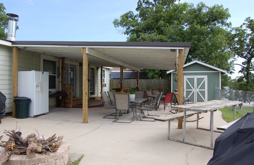 Blocker House | Beautiful Lakefront Home At Sunset Shores