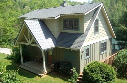 Robbinsville House | Beautiful Lakefront Home - Steps Away from the Water