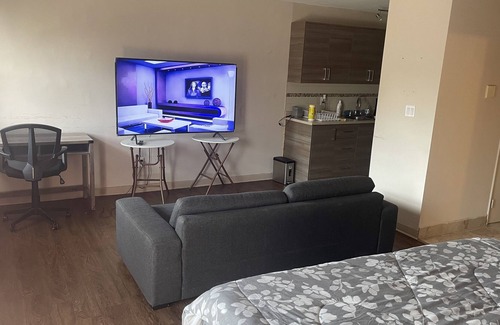 Long Branch Apartment | Beautiful Lakeshore Studio