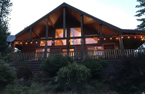 Post Falls Cabin | Beautiful Log Cabin with views of Hauser Lake