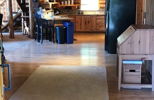 Post Falls Cabin | Beautiful Log Cabin with views of Hauser Lake