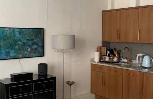 Harrow Road Apartment | Beautiful London Apartment in Maida Vale