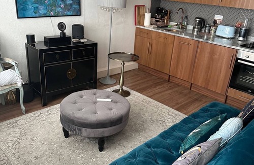 Harrow Road Apartment | Beautiful London Apartment in Maida Vale
