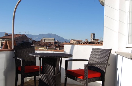 Lucca Historical Center Apartment | Beautiful Lucchese Apartment with Stunning Views