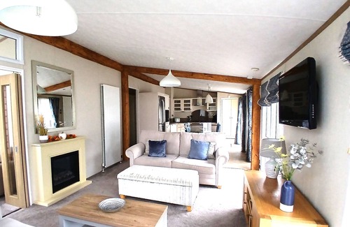 Skegness Cabin | Beautiful Luxury 2 Bedroom Lodge at Southview Holiday Park, Skegness