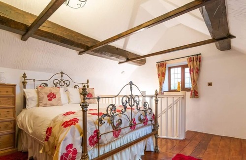 Endon Cottage | Beautiful luxury Cottage on lake side, England