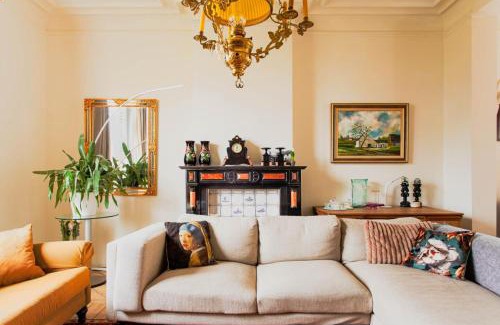 Bilzen Villa | Beautiful mansion with swimming pool and jacuzzi