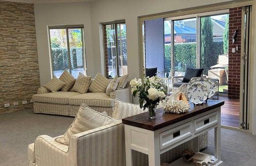 Dudley Park House | Beautiful Mariners Cove Peaceful Luxury