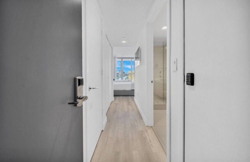 Hallandale Beach Apartment | Beautiful Miami Beach Studio Apt w/2 Beds and Beach