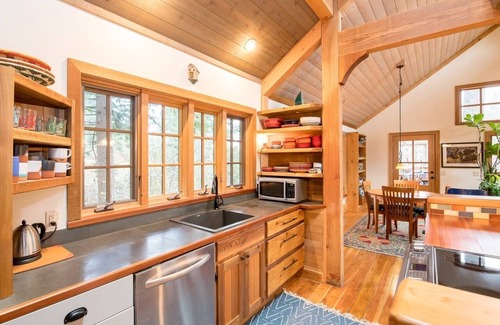 Stevenson Cabin | Beautiful modern cabin in the heart of the breathtaking Columbia River Gorge.