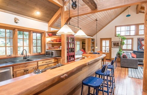 Stevenson Cabin | Beautiful modern cabin in the heart of the breathtaking Columbia River Gorge.