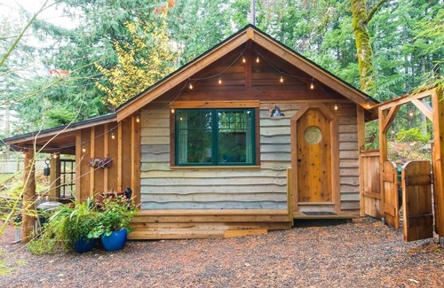 Stevenson Cabin | Beautiful modern cabin in the heart of the breathtaking Columbia River Gorge.
