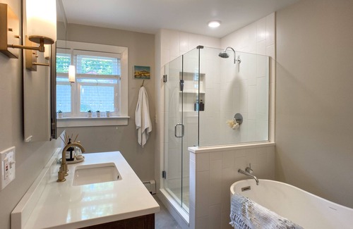 Blackstone Apartment | Beautiful, Modern First Floor Apt w/Backyard near Brown