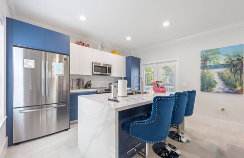 Marathon House | ★Beautiful Modern gated Vacation Oasis★ Private pool & patio close to activities