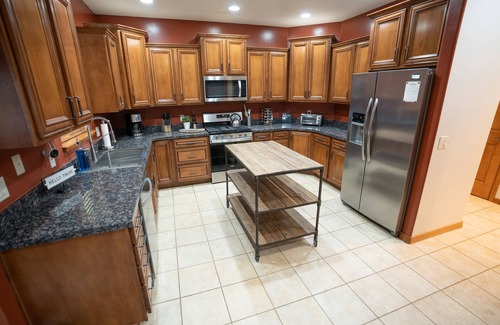 Flagstaff House | Beautiful Modern Home under the Ponderosa Pines - AC - Hot Tub - Fast Wifi